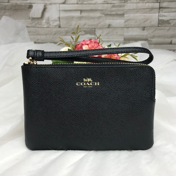 Coach Handbags - 👜‼️SALE‼️🌺 CORNER ZIP WRISTLET
